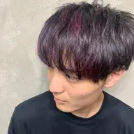 炭酸シャンプーで毛穴の奥深くまで汚れを落とし、スパ用のトリートメントでしっかり15分間ヘッドスパしていきます💆♀️✨