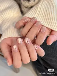 今年のトレンド「大人かわいいドットネイル」4本ドットアート＋単色またグラデ　特別価格 ￥8,500 → ￥4000