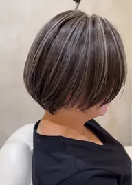 40代、50代ショートカット＋白髪ぼかしハイライト＋髪質改善トリートメント