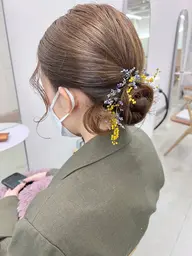 【💐結婚式のお呼ばれにオススメ💐】フラワーヘアアレンジ💌🫧ご希望のアレンジ持ち込み可能‼️ 『土日祝＋1100』