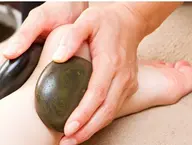 ホットストーンを使用したフットマッサージ60分🦵ホットストーンを用いて、足の指から太ももまでを究極にマッサージ