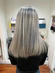 ブリーチ＋カラー＋カット