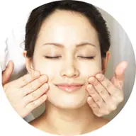 人気急上昇‼️フットバスしながら、たるんだフェイスラインをスッキリ、目力アップ❗️翌日からのメイクも楽しみに‼️