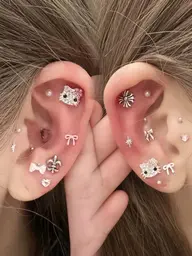 今話題!【耳ツボジュエリー】💎可愛すぎるヘルスケア🫧キティーちゃんなどパーツの種類多数ご用意✨《〜10個》