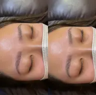 アイブロウラッシュリフトで眉毛の流れを作り、眉毛周りの毛はワックスでとります。