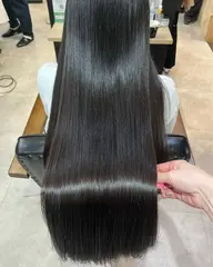 《限定価格❗️》　　　　　　　　　　　　　　　　　　　カット➕髪質改善トリートメント🪞🫧