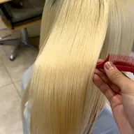 《 No,1ダメージケア 》ケアブリーチリタッチ➕透明感カラー➕ヘアケアトリートメント💛✨️