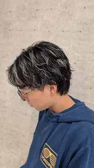 【🏖垢抜けメンズメニュー☀️】カット+ハイライト+パーマ+トリートメント 12,500円 施術時間⇒180分