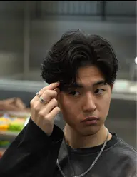 メンズカット＋フェザーパーマ    カットはスタイリストがして下さいます💁