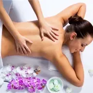 フェイシャル・デコルテマッサージ