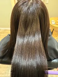艶髪💖髪質改善酸熱トリートメント+集中ヘッドスパ🫧✨肩マッサージもあります💆‍♀️