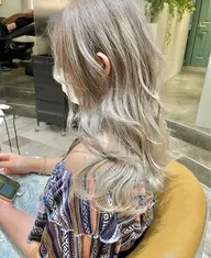 《イメチェンしたい方必見✨》ブリーチ+艶カラー+トリートメント