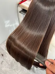 30代・40代以上の大人女性向け◎自然な艶髪縮毛矯正+ウルトワトリートメント