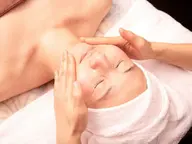 【リフトUP♪立体輪郭実感☆】小顔コルギ+デコルテ肩首リンパ+頭　パック付き♪60分