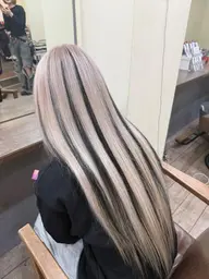 ケアブリーチ込み✨カラーやり放題+編み込みエクステ100g❗️❗️37000円