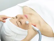 学割U24限定!口コミ必須 ハイドロスキン(毛穴洗浄)3,980円