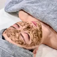 💞１８歳​〜​２２歳限定💞美肌ハーブトリートメント🌿毛穴ケア・肌荒れ・ニキビ痕、様々なお悩みに対応！小顔効果も✨