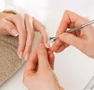 ハンドケア【ジェルネイルはせずにご自身の爪自体を美しくお手入れします】