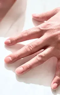 【メンズネイルケア】爪の形を整え不要な甘皮や指周りの角質をケア&ハンドマッサージ / 清潔感のある指先へ