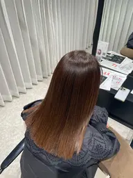 お出かけ前にアイロンでサラサラストレートに✨