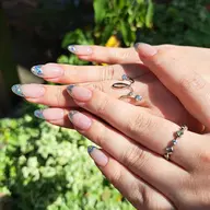 〖オフ有り〗ガラスorオーロラフレンチ(ベースカラー付)※ベースカラー無しも可能、off無しの方もご予約出来ますよ🌻