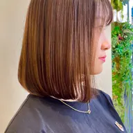 【カット＋ストレート】梅雨や夏でも扱いやすいナチュラルなストレート髪に。ストレート・縮毛矯正