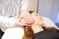 【小顔/左右差/エラはり/むくみ】初回50％off《小顔矯正+小顔マッサージ (45分) 11,000円→5,500円》