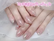 SNSで話題のミラーネイルは、鏡のようにツヤっと反射する質感が魅力のトレンドデザイン✨