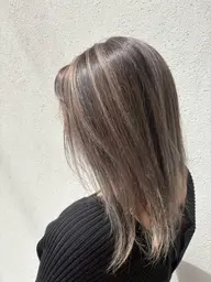 【4月11日〜14日限定】【17時以降もOK】ケアブリーチオンカラー〈バレイヤージュ系スタイル〉+トリートメント