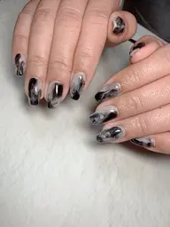 【ご新規様オフ無料】ニュアンスアート(個性的なデザイン)