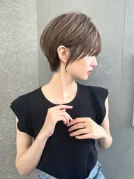 【-7歳若見えショート✨】＋白髪をぼかすハイライトカラー✨✨＋最高峰TOKIOトリートメント🫧🫧（ケアブリーチ）