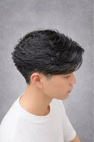 ❤️‍🔥人気No.2❤️‍🔥カット＋フェザーパーマ《躍動感のある束感でトレンドヘアに◎》(メンズ/センターパート)