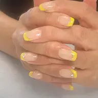 フレンチネイル／オフなし／ベースはパラジェル使用