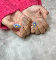 持ち込み デザイン片手1本づつ+ストーン5粒  オフ有り(シール込み)カラー2色まで。