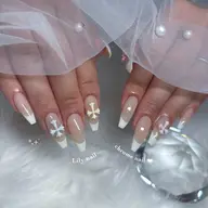 〈オフ込み〉🎀長さだし10本💎フレンチ・グラデーション(ベースカラー＋500円・パーツ20粒まで)