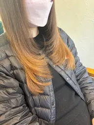 水曜日、木曜日💄ロングスタイル、写真のような顔まわりだけのレイヤースタイルを切らせてくれる方🙇