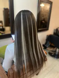 エクステ✨ハイライト、インナー✨52cm(おへそら辺)の長さです！仕上げの巻きもできます！