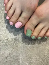 【初回オフ無料🫧こだわりケア付き🌈】フット🦶ワンカラーorグラデーション
