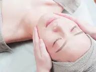《顔のむくみスッキリ!柔らか肌へ》¥3300フェイシャルエステ💆♀️(マッサージのみ)