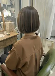 白髪ぼかしカラー。ブリーチの後オンカラーします。