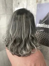 ホイルハイライト＋オンカラー+トリートメント細め太め選べます‼︎白髪ぼかしも是非❤︎