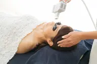 ￥6,600→￥3,300‼美白ケアで美肌に回復し、リフトアップ‼産毛までキレイに✨マッサージ+美白パック付き❤