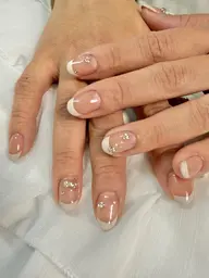 フレンチネイル♡口コミ投稿でオフ無料(パーツ代別途)