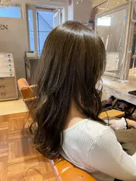 スチームトリートメントとカットで艶髪を手に入れよう！