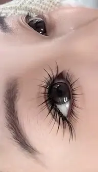 大人気😻濃さ⚖️ナチュラル系束感🪻🦋柔らかいボリュームラシュ高持ちLED🕎エクステション300本（100束)