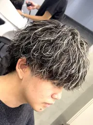 【土日祝限定クーポン】カット✂️➕パーマ🌀➕ハイライト（メンズカット／メンズパーマ）