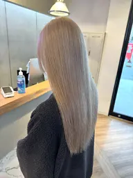 ✨ハイトーンメニュー✨オリジナルケアブリーチ2回＋イルミナカラー＋修復トリートメント🌈