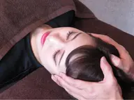 小顔矯正90分　顔を触らずに、むくみ・たるみ・歪みを整える骨盤矯正付きのメニュー　カウンセリング込み