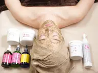 ニキビ、ニキビ跡、赤み、毛穴に◎人気No. 1のハーブピーリングを初めての方限定でお得にお試しいただけます🌿✨