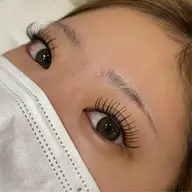 平日限定300円offクーポン!!ご新規様オフ無料!!フラットラッシュ120本✨️5,000→4,700コーティング付き